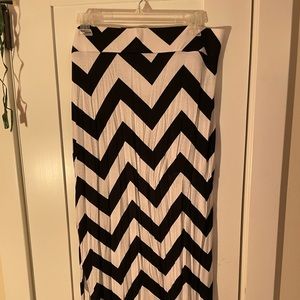 A.N.A calf length midi skirt large